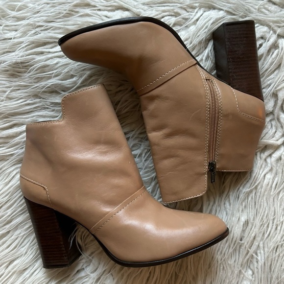 M4DE Tan Leather Ankle Stacked Block Heel Pointed Toe Asymmetric Booties Size 9 - Picture 3 of 12